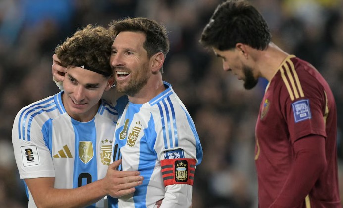 Messi brilla con dos golazos en la victoria de Argentina sobre Venezuela.