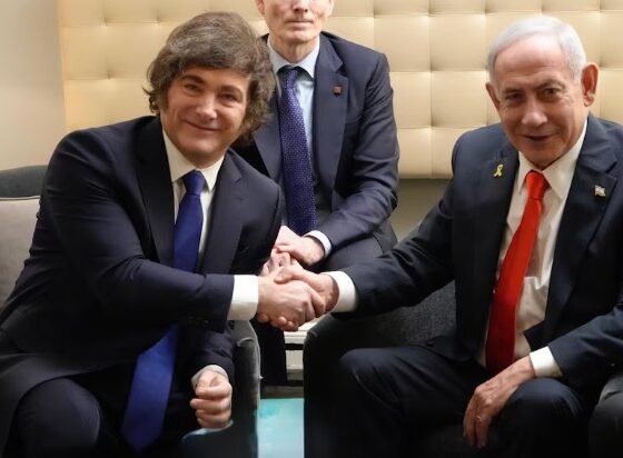Milei y Netanyahu se reúnen en Manhattan para abordar crisis en Oriente Medio.