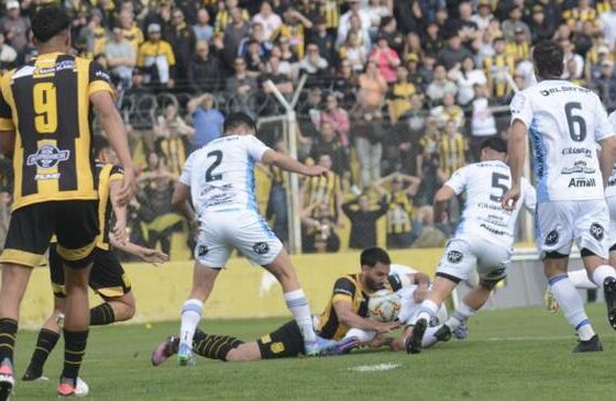 Olimpo empata sin goles ante Rafaela en el Carminatti en partido de ida de los cuartos de final. ¡Descubre todos los detalles!