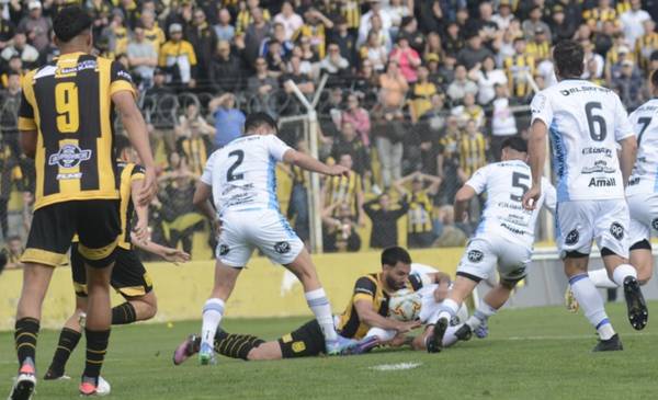 Olimpo empata sin goles ante Rafaela en el Carminatti en partido de ida de los cuartos de final. ¡Descubre todos los detalles!