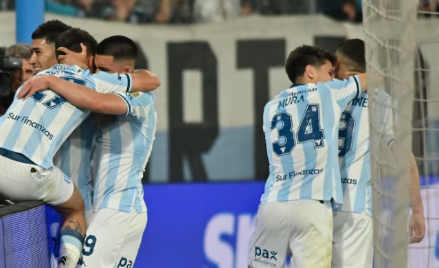 Racing Club avanza a semifinales de la Copa Libertadores tras vencer a Vélez 1-0.
