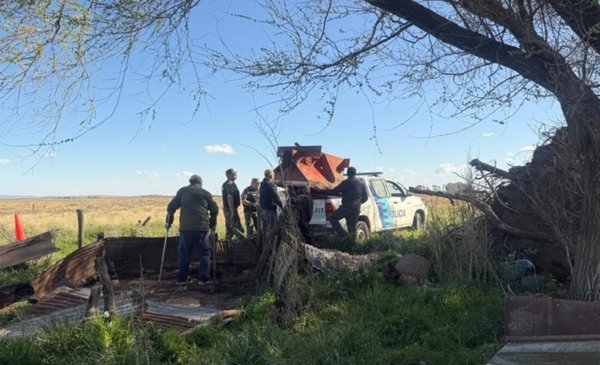 Recuperan fertilizadora robada tras allanamiento en campo de Coronel Pringles, sin imputados por el delito.