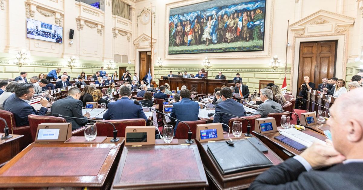 Reforma constitucional en Santa Fe limita reelecciones municipales a partir de 2035
