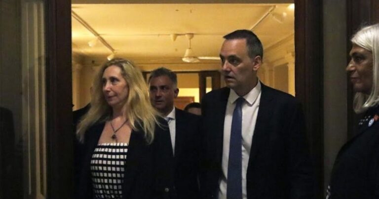 Revelan audios de Karina Milei: Gobierno lo califica como un escándalo inédito. Reunión urgente en Casa Rosada.
