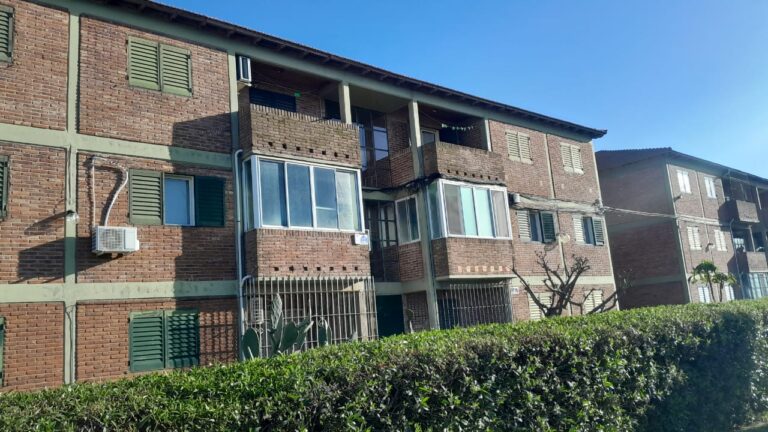 Rotura de caño en UPCN: vecinos afectados por falta de agua en Bahía Blanca.