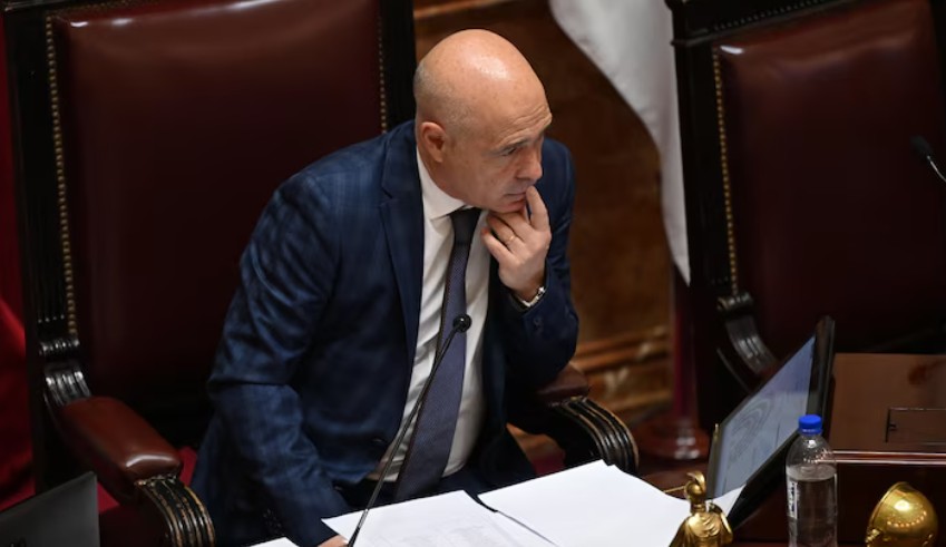 Senado anula veto de Milei y reactiva ley de emergencia en discapacidad, en medio de escándalo gubernamental.