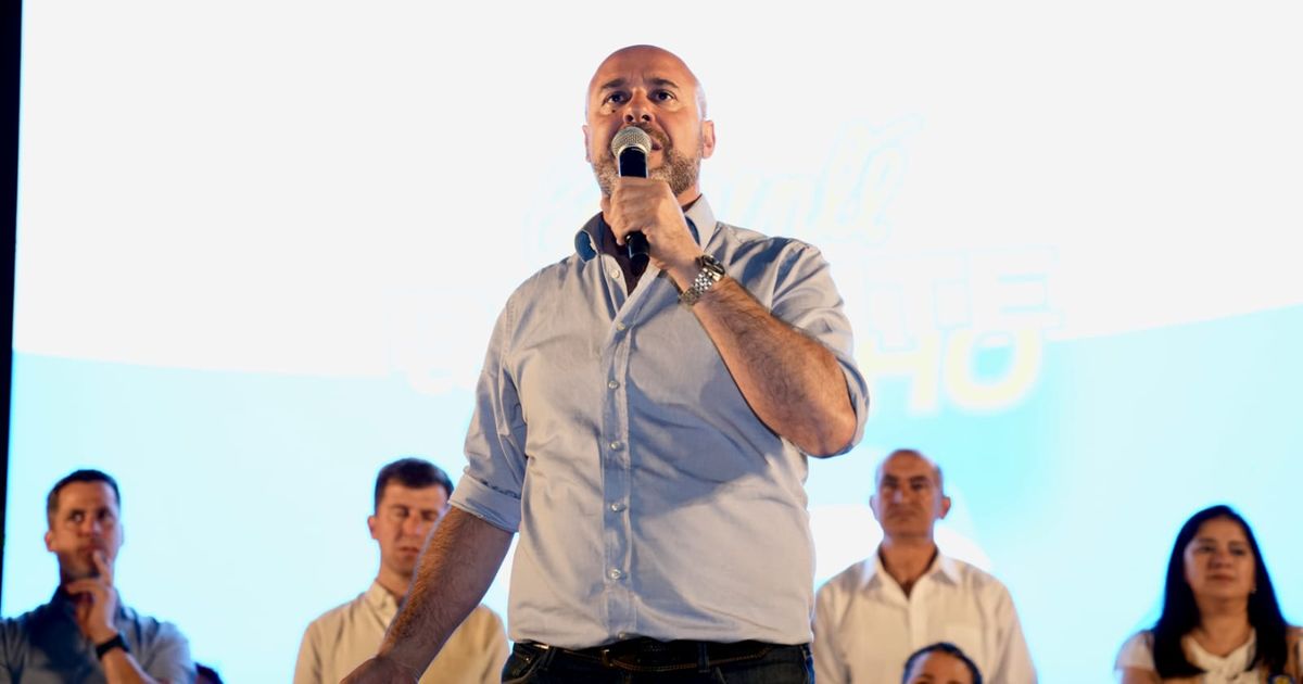 Tincho Ascúa cierra campaña en Corrientes: confiado en llegar al ballotage.