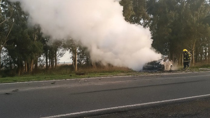 Tragedia en Laprida: Dos bahienses fallecen y otro lucha por su vida tras impactante accidente.