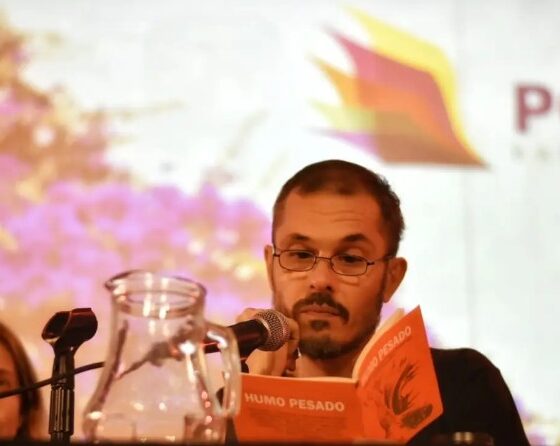 14° Festival de Poesía Latinoamericana deslumbra Bahía Blanca con poesía y cultura diversa.