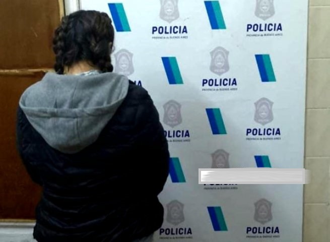 Aprehendida joven tras robo en supermercado con cocaína en su poder.