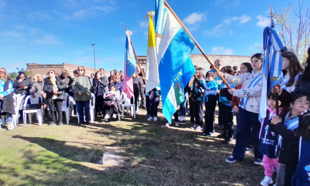 Celebración anual en el barrio Noroeste: autoridades y vecinos se unen en emotivo acto.