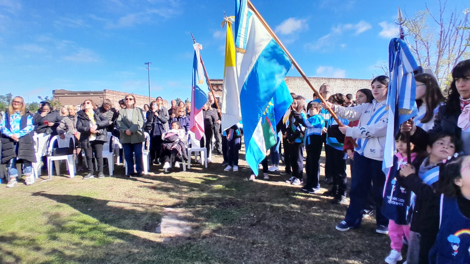 Celebración anual en el barrio Noroeste: autoridades y vecinos se unen en emotivo acto.