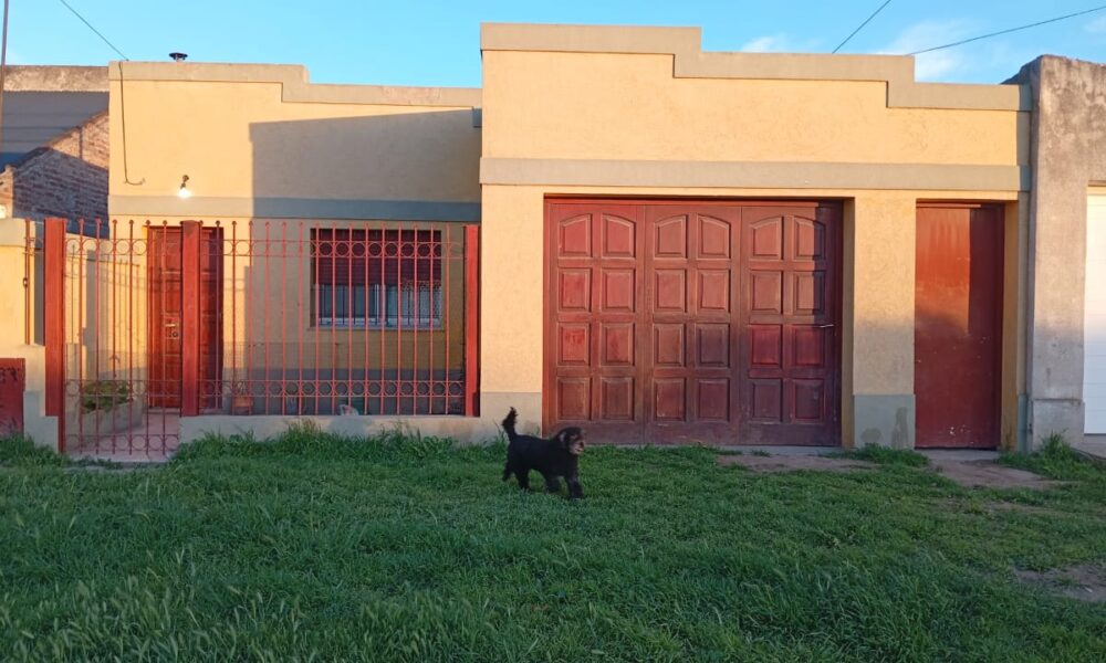 Detenido por agredir físicamente a su pareja y romper la puerta de la casa en Bahía Blanca.