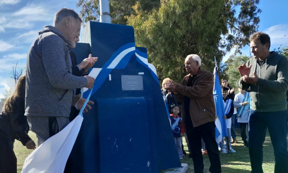 Emotivo tributo a Isabel Trujillo en aniversario del barrio Noroeste.