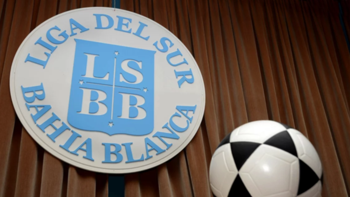 Empate 1 a 1 en la Liga del Sur bajo la lluvia: Pacífico vs Dublin en Clausura.