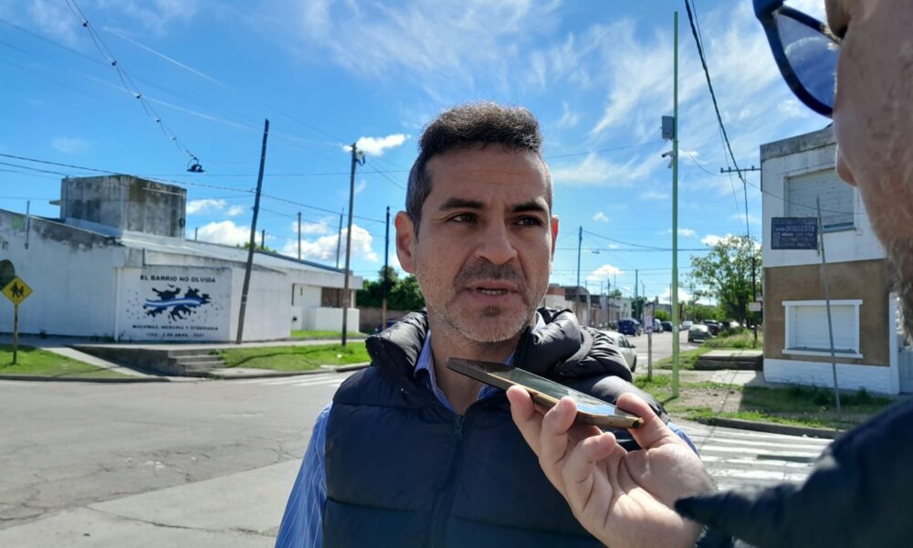 Enojo en sociedad de fomento de Noroeste por no ser avisados del acto de aniversario. Presidente expresa disconformidad con la falta de comunicación municipal.