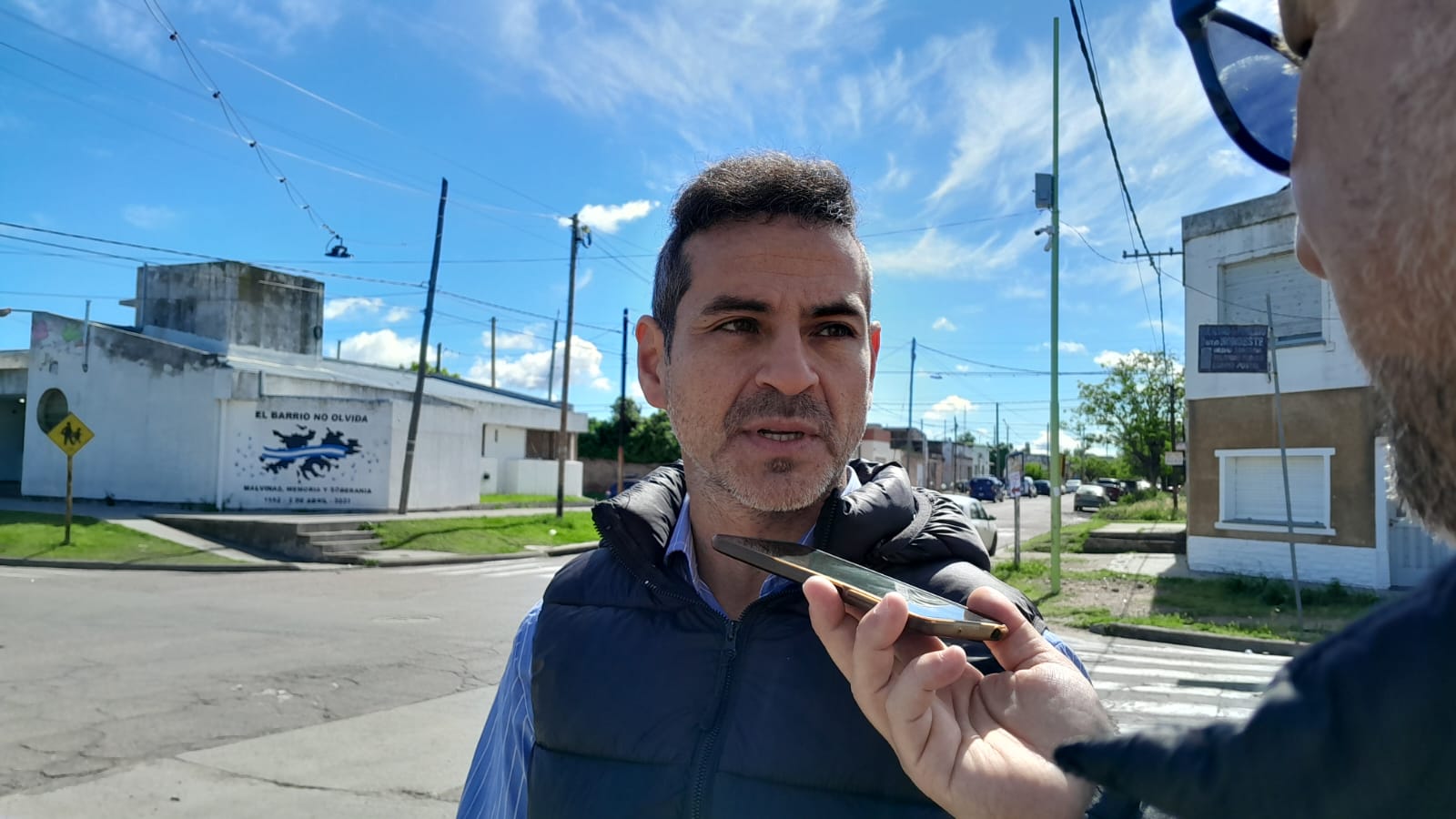 Enojo en sociedad de fomento de Noroeste por no ser avisados del acto de aniversario. Presidente expresa disconformidad con la falta de comunicación municipal.