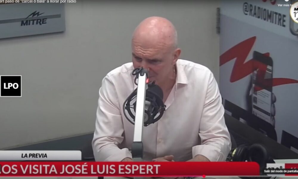 Espert conmueve al llorar en radio, pero no renuncia tras apoyo de Milei