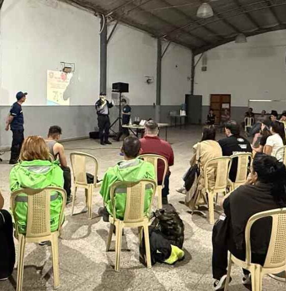 Bomberos capacitan en primeros auxilios y RCP para la comunidad