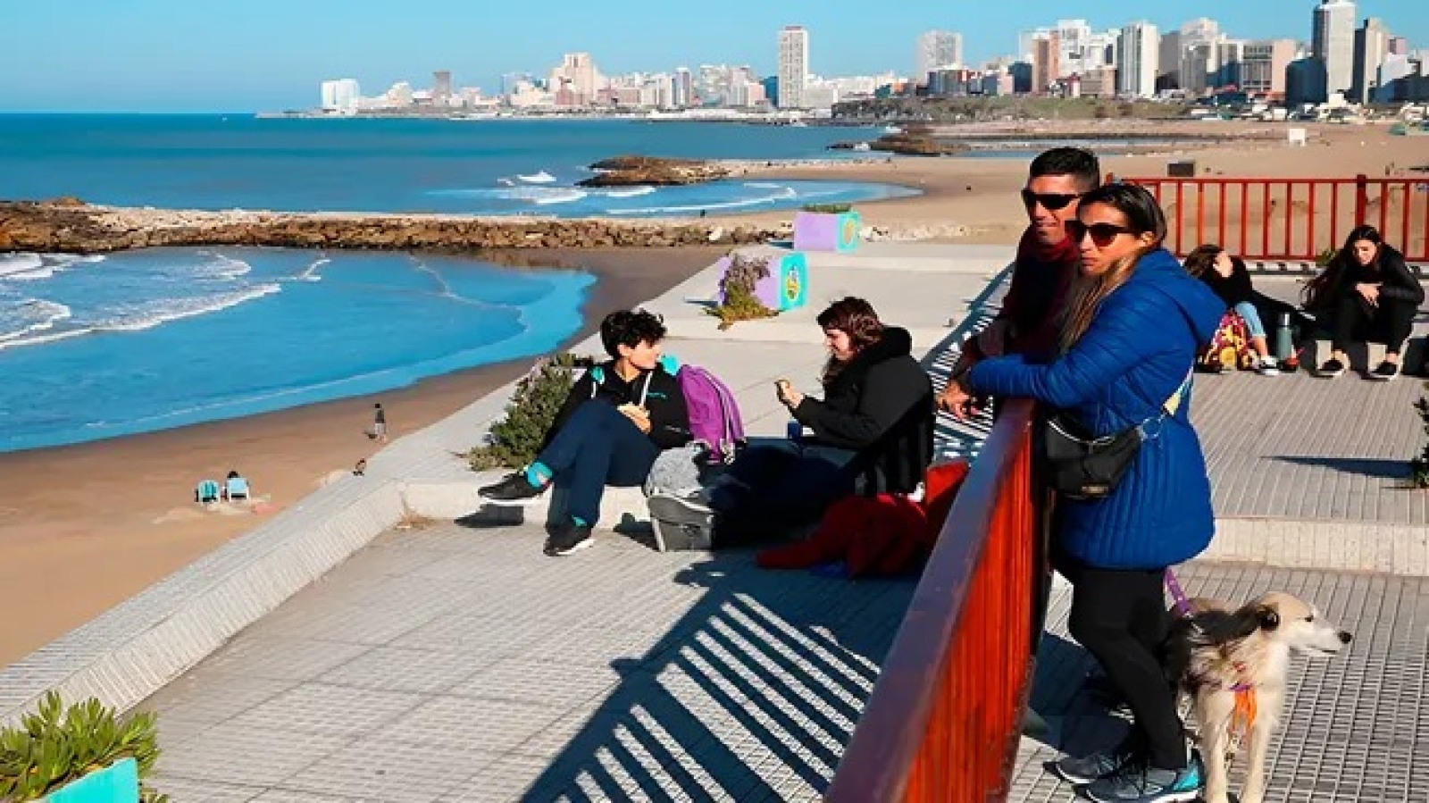 Fin de semana largo con más turistas y menor gasto en Argentina