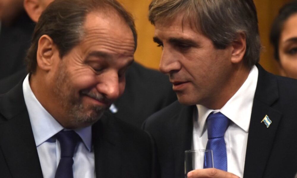 El peronismo evalúa denunciar a Toto Caputo por favorecer a Nicky en el presupuesto