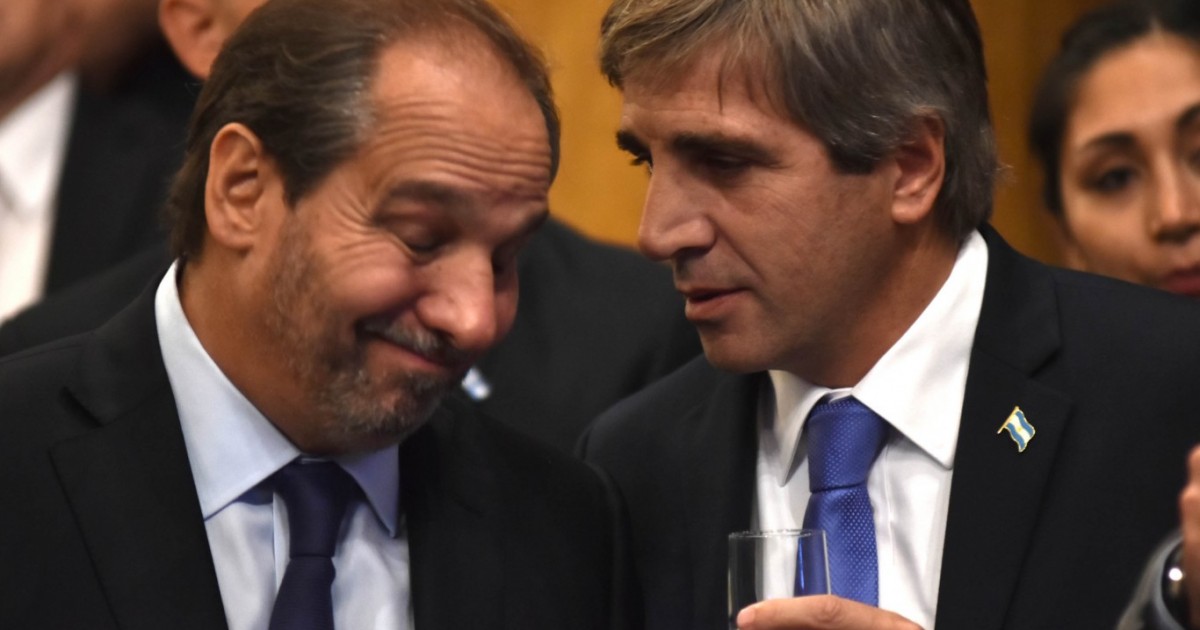 El peronismo evalúa denunciar a Toto Caputo por favorecer a Nicky en el presupuesto