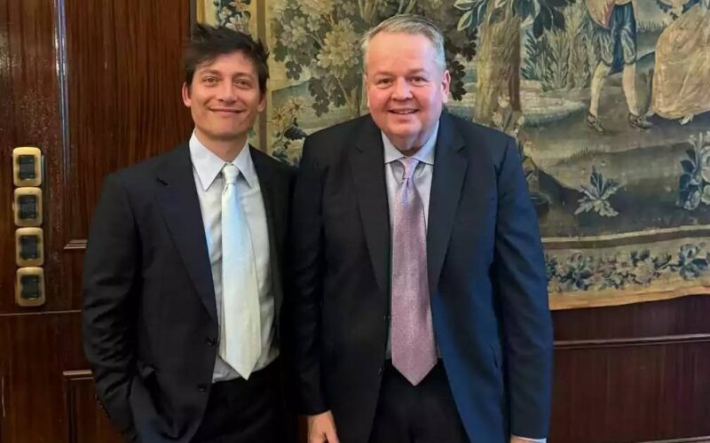 El enviado de Trump se une a Santiago para influir en la política del gobierno