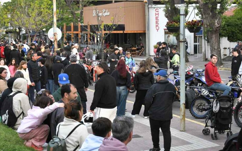 Analisis del fin de semana extendido en economia y turismo con mayor movimiento