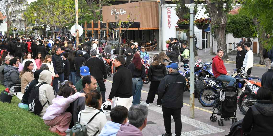 Analisis del fin de semana extendido en economia y turismo con mayor movimiento