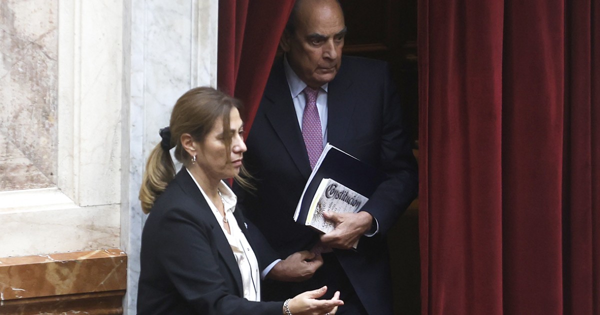 Francos tuvo 50 reuniones con enviados chinos mientras Trump presiona para que lo despidan