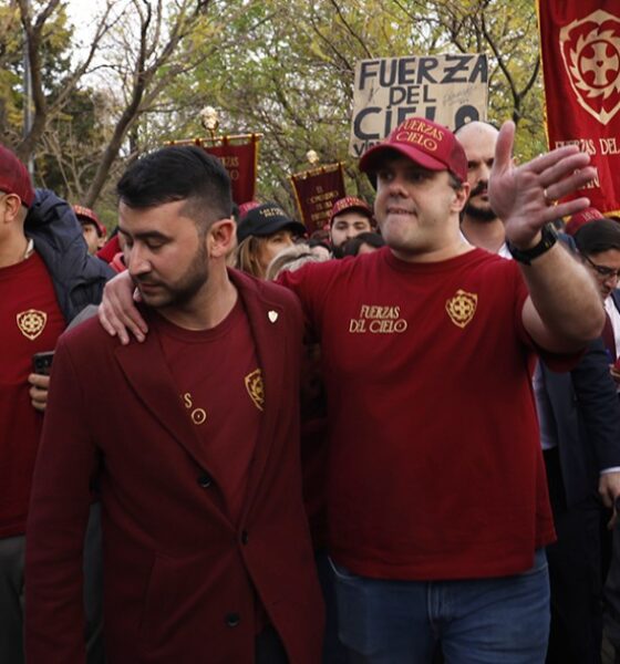 Fuerzas del Cielo celebran coreografía en evento de Milei ante tensión con partidarios en parque Los Andes.