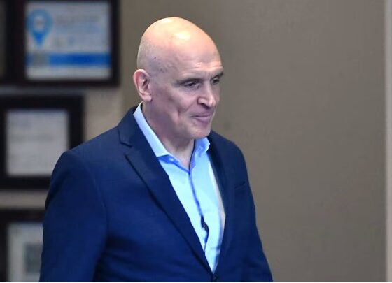 Javier Milei liderará acto en Movistar Arena tras renuncia de Espert y cambio de candidato en Buenos Aires.