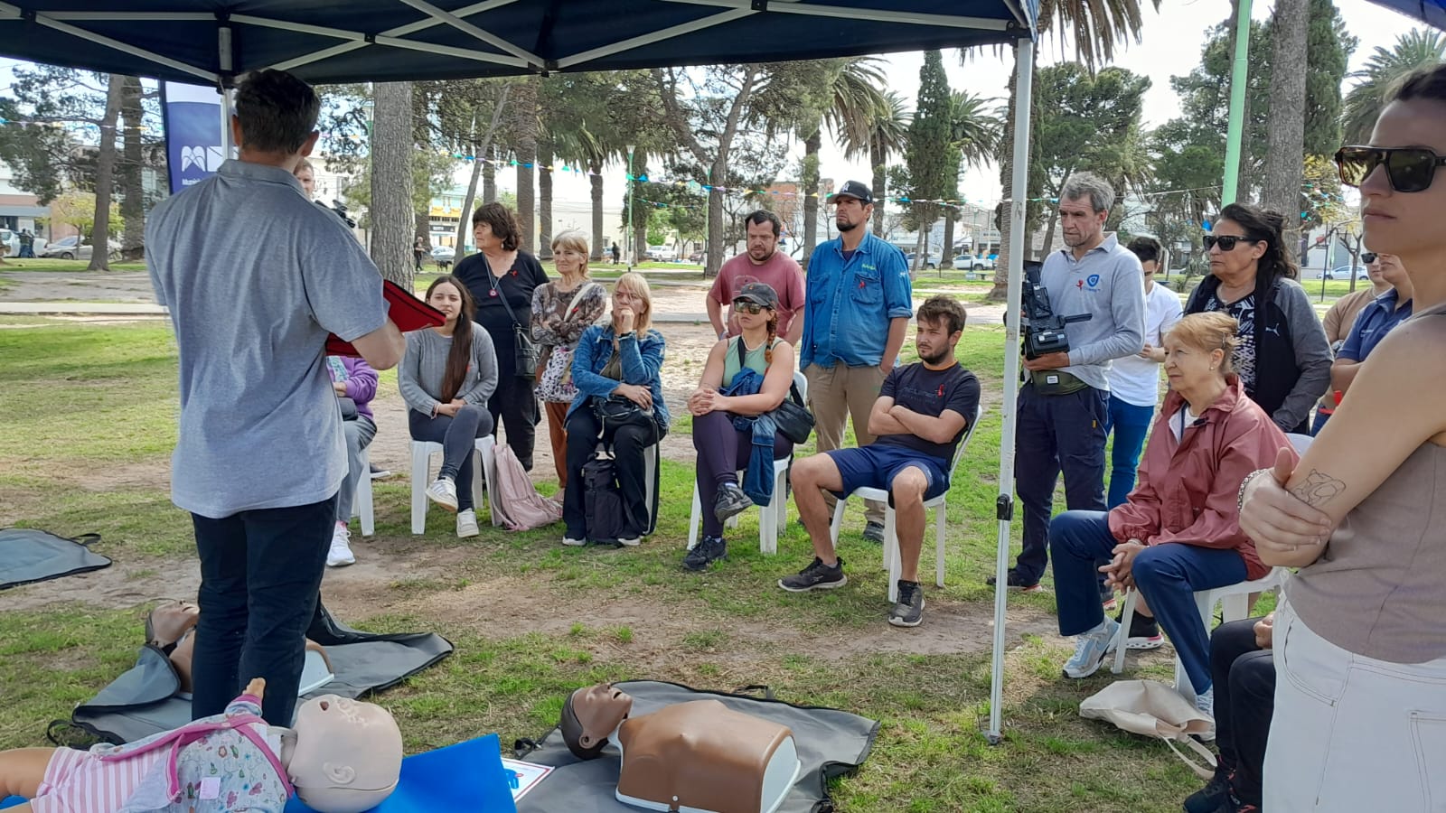 Jornada de promoción y prevención: actividades en la plaza por el Día del Corazón.