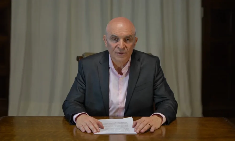 José Luis Espert renuncia a su candidatura y denuncia operación en su contra.