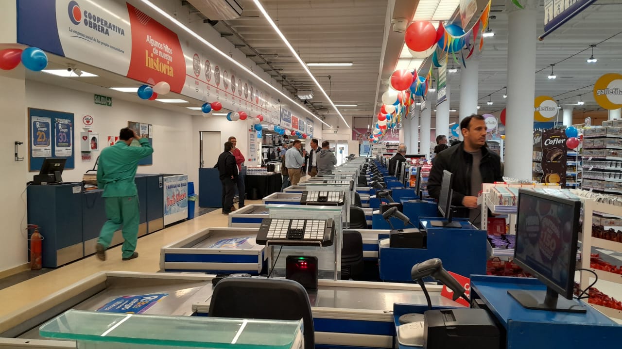 La Cooperativa Obrera reabre su sucursal en el centro tras 7 meses de la inundación. ¡Conoce todas las novedades!