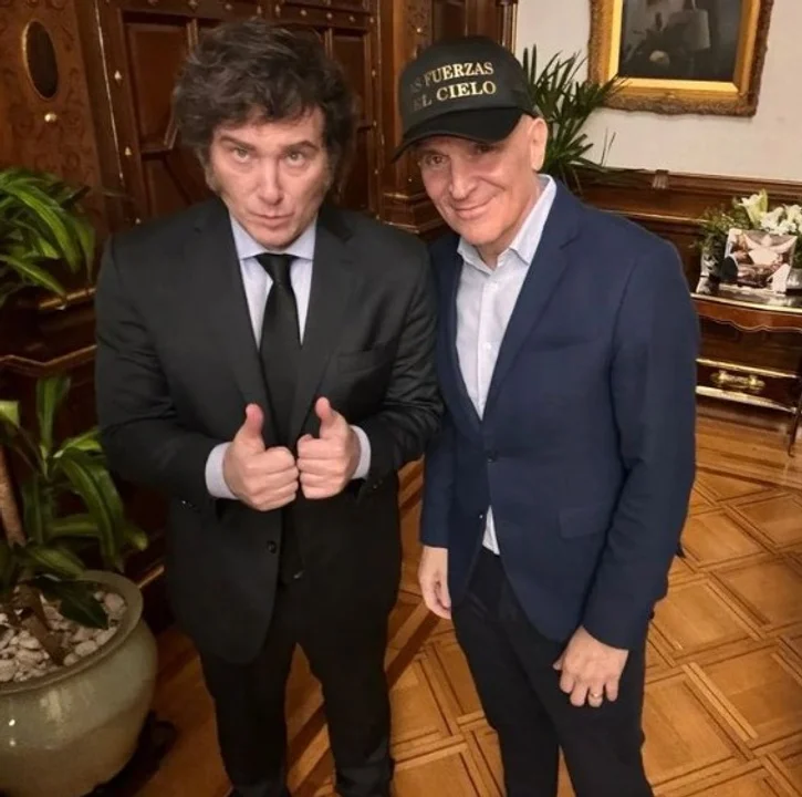 Milei se reúne con Espert y confirma su candidatura en medio de polémica.