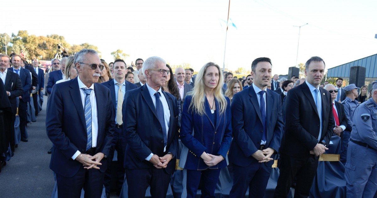 Milei sorprende: Espert escondido en acto en Ezeiza.