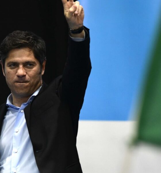 Peronismo prepara acción judicial por reimpresión de boletas y busca que gobierno asuma consecuencias del millonario gasto.