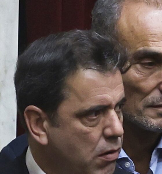 Polémica entre libertarios por flexibilización de la ciudadanía a extranjeros.