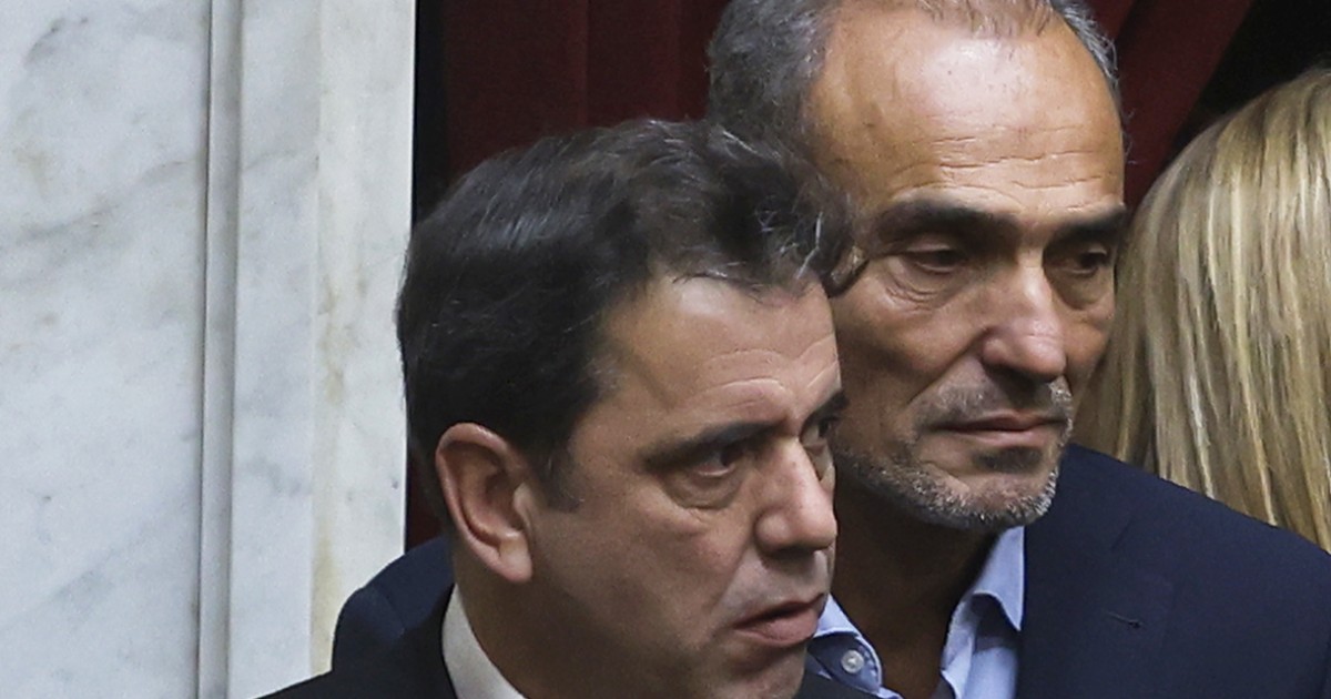 Polémica entre libertarios por flexibilización de la ciudadanía a extranjeros.