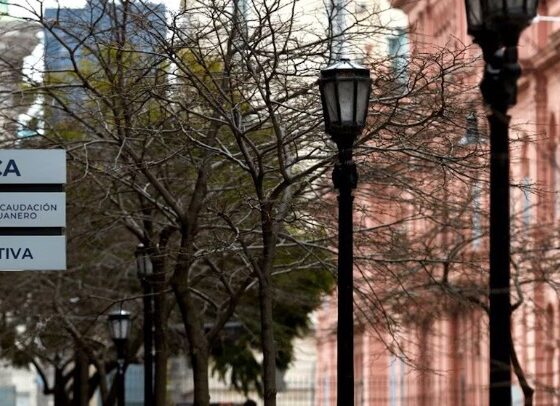 Recaudación tributaria cae un 10% en septiembre por quita de retenciones: ARCA.