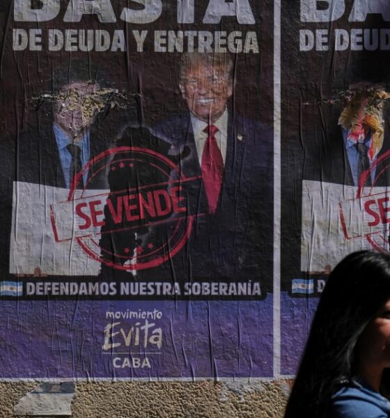 Rechazo mayoritario a estrategia de Milei: desconfianza en pacto Macri-Trump Que tuvo un respiro Donald Trump es un hecho, pero no lo acompañan sus decisiones. El estudio de Zuban Córdoba revela un claro rechazo, que deja en jaque el acuerdo entre Mauricio Macri y el expresidente estadounidense. El gesto, lejos de ser recibido como un impulso, es percibido como una debilidad por parte de los votantes argentinos, según el 64,6% de los encuestados. Además, el 62,7% siente a Trump y Estados Unidos distantes, sin generar entusiasmo. En cuanto a la posible inclusión de Macri en un futuro gobierno, la mayoría no lo ve como solución a los problemas de gestión de Milei.