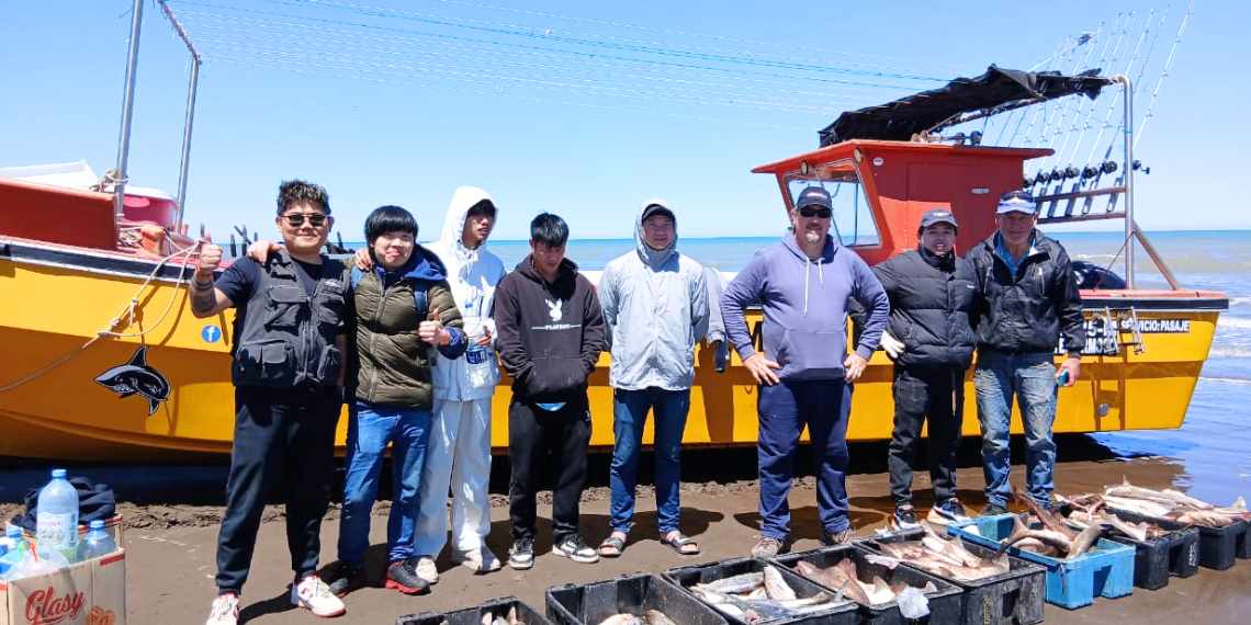 Pesca embarcada en Monte Hermoso antes de la temporada con alta demanda turística