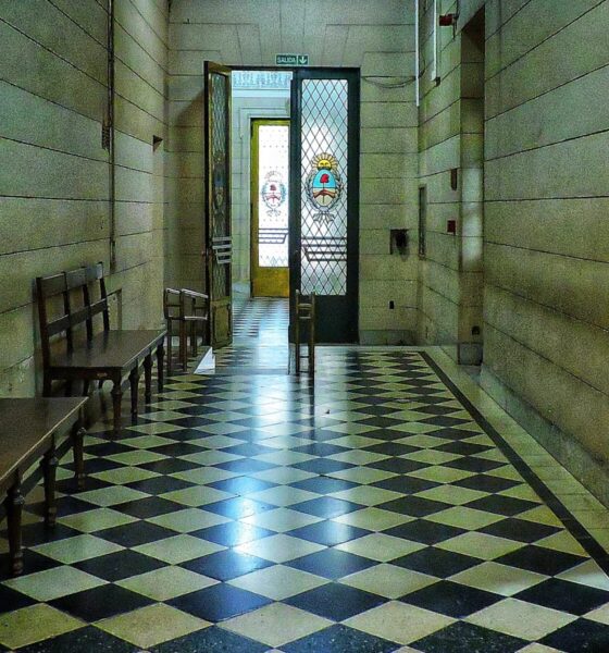 Juicio por jurados juzgan a un hombre por intento de homicidio a un vecino