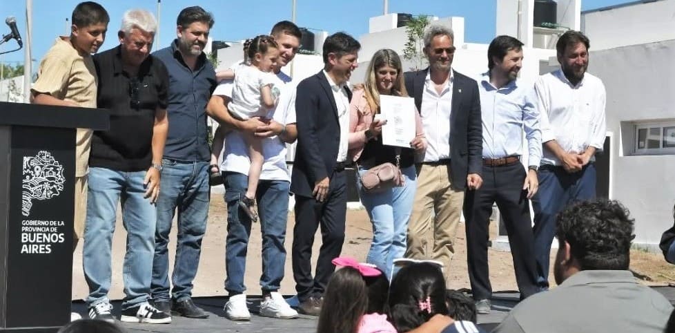 Avances en vivienda salud y educación con el gobernador en Monte Hermoso