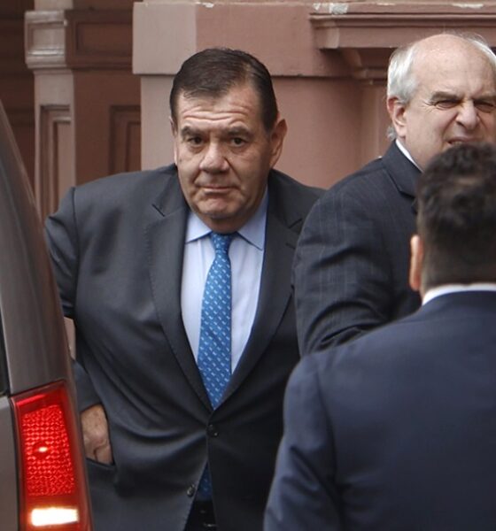 Caputo escrachó a los intendentes por tasas a la carga de combustible pero expuso que Montenegro es el que más cobra