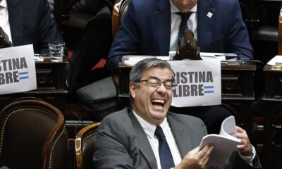 Martínez se burló del desconcierto de Benegas Lynch: "está en bolas"