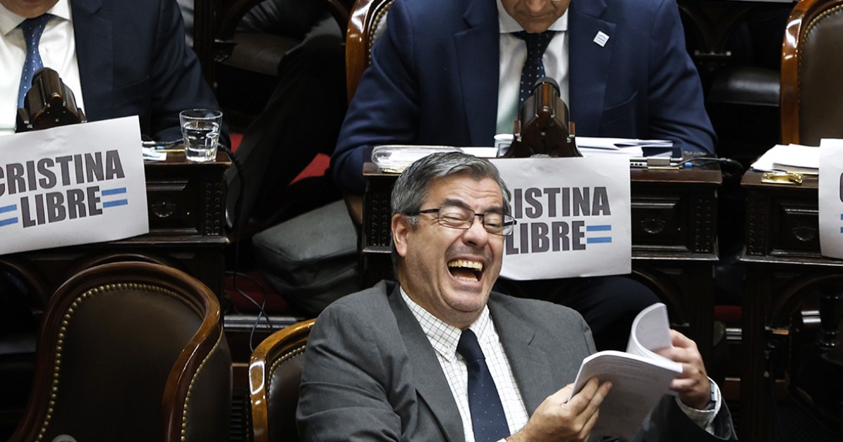 Martínez se burló del desconcierto de Benegas Lynch: "está en bolas"