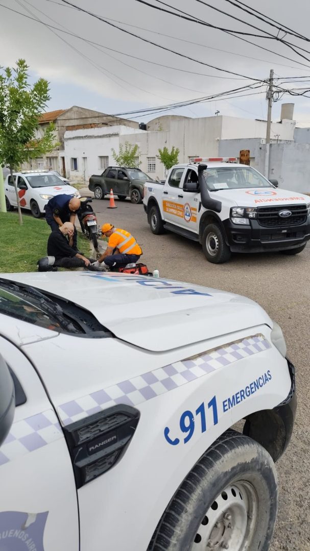 Siniestro vial entre una moto y una camioneta en la intersección de Entre Ríos y Avellaneda