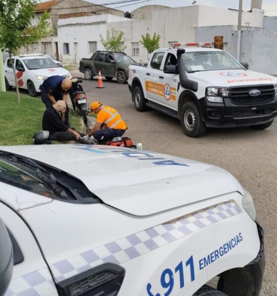 Siniestro vial entre una moto y una camioneta en la intersección de Entre Ríos y Avellaneda